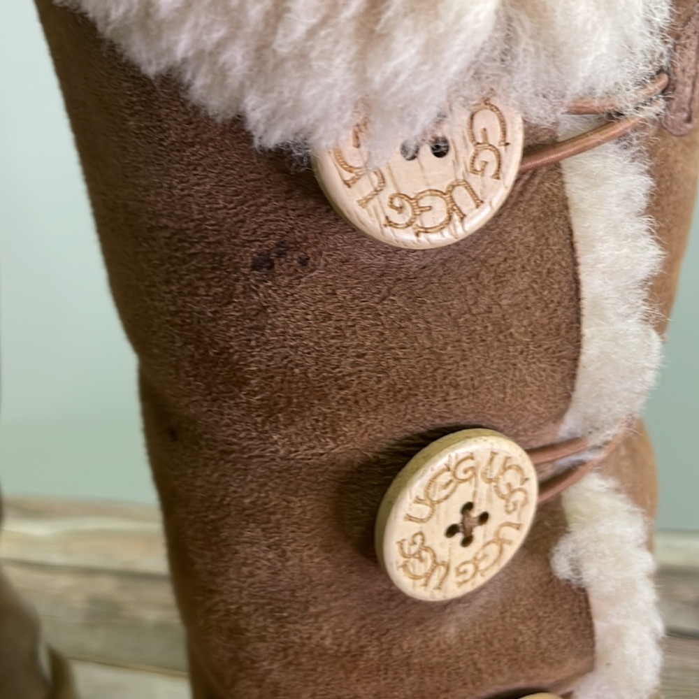 UGG Bailey 3 button boots Chestnut sheepskin - Picture 8 of 13